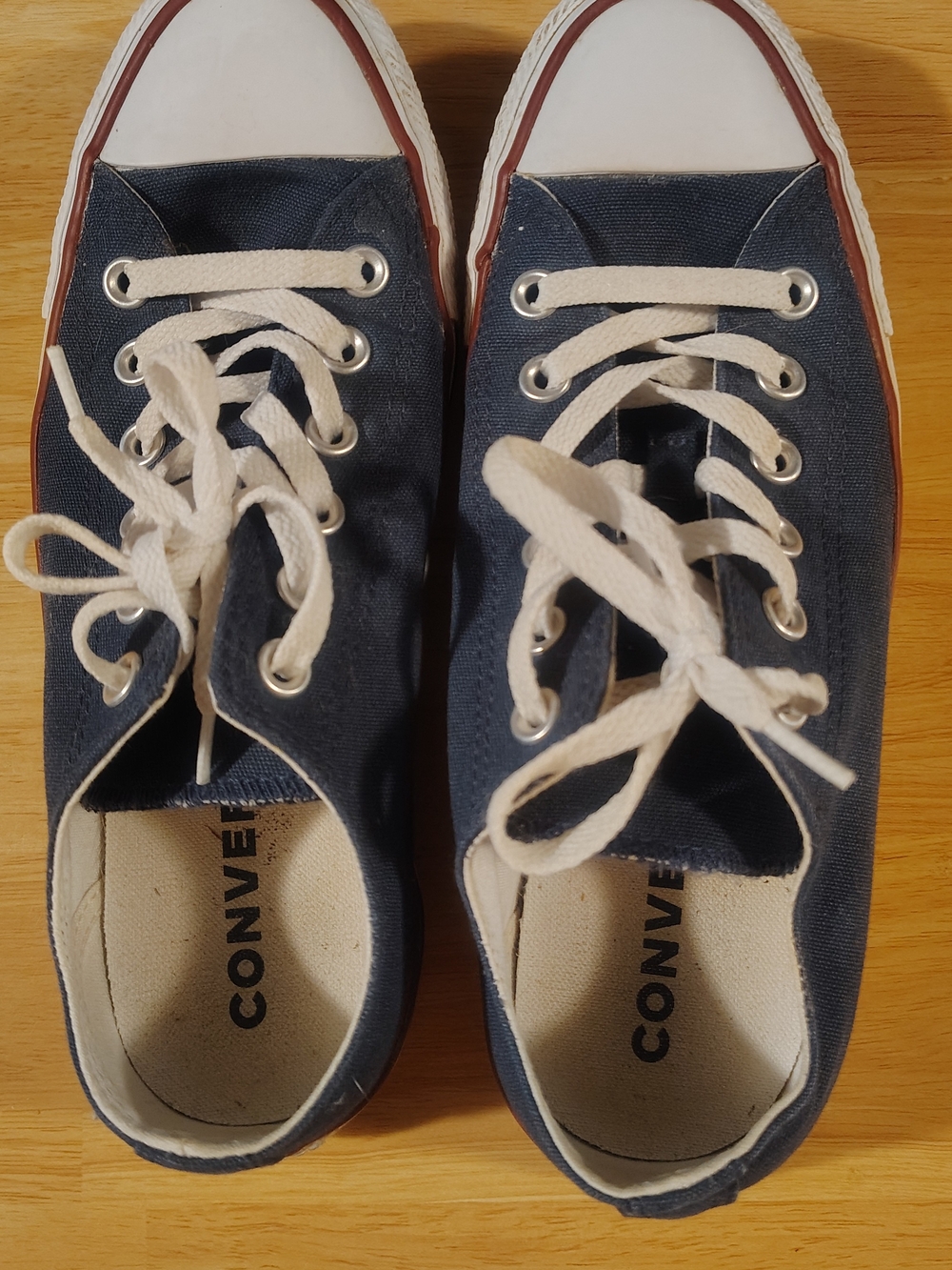 Converse Navy And Red (8 Women's Or 6 Mens)